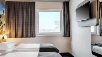 Twin Room | Desk, soundproofing, free WiFi, bed sheets