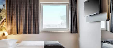 Herbergi fyrir tvo, tvö rúm | Skrifborð, hljóðeinangrun, ókeypis þráðlaus nettenging, rúmföt