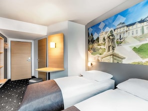 1 bedroom, desk, soundproofing, free WiFi