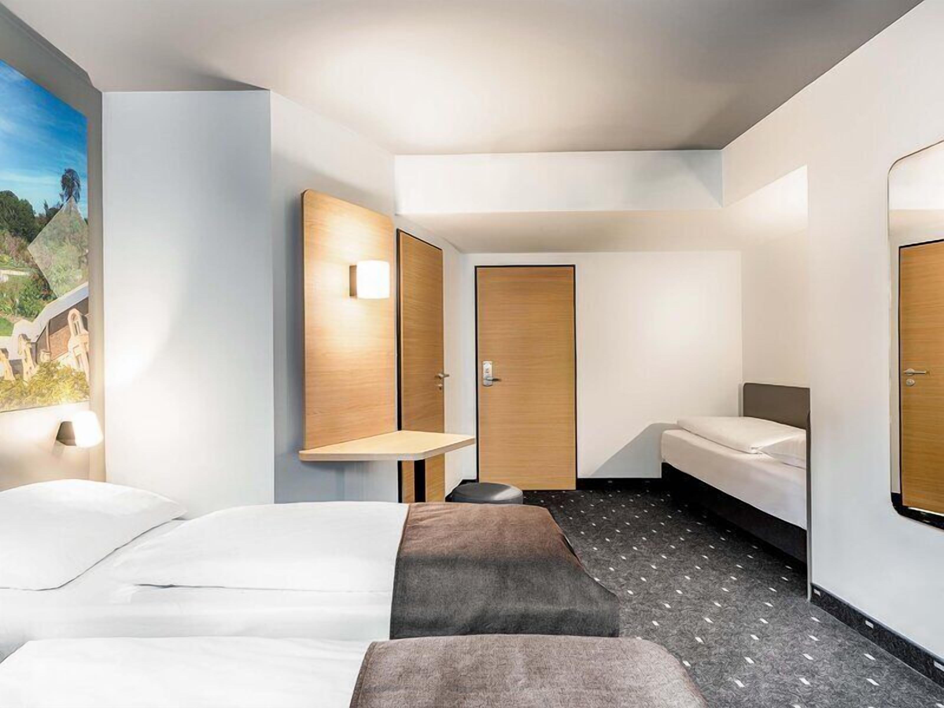 Triple Room | Desk, soundproofing, WiFi (free), bed sheets