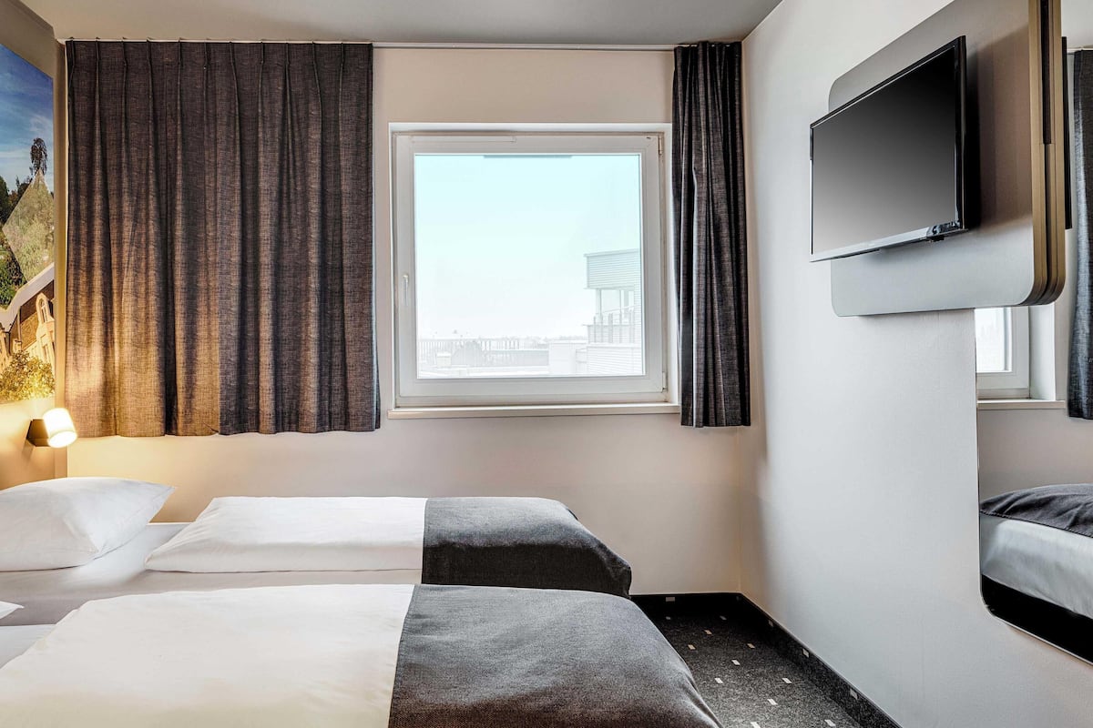 Zweibettzimmer | Schreibtisch, schallisolierte Zimmer, kostenloses WLAN, BettwÀsche
