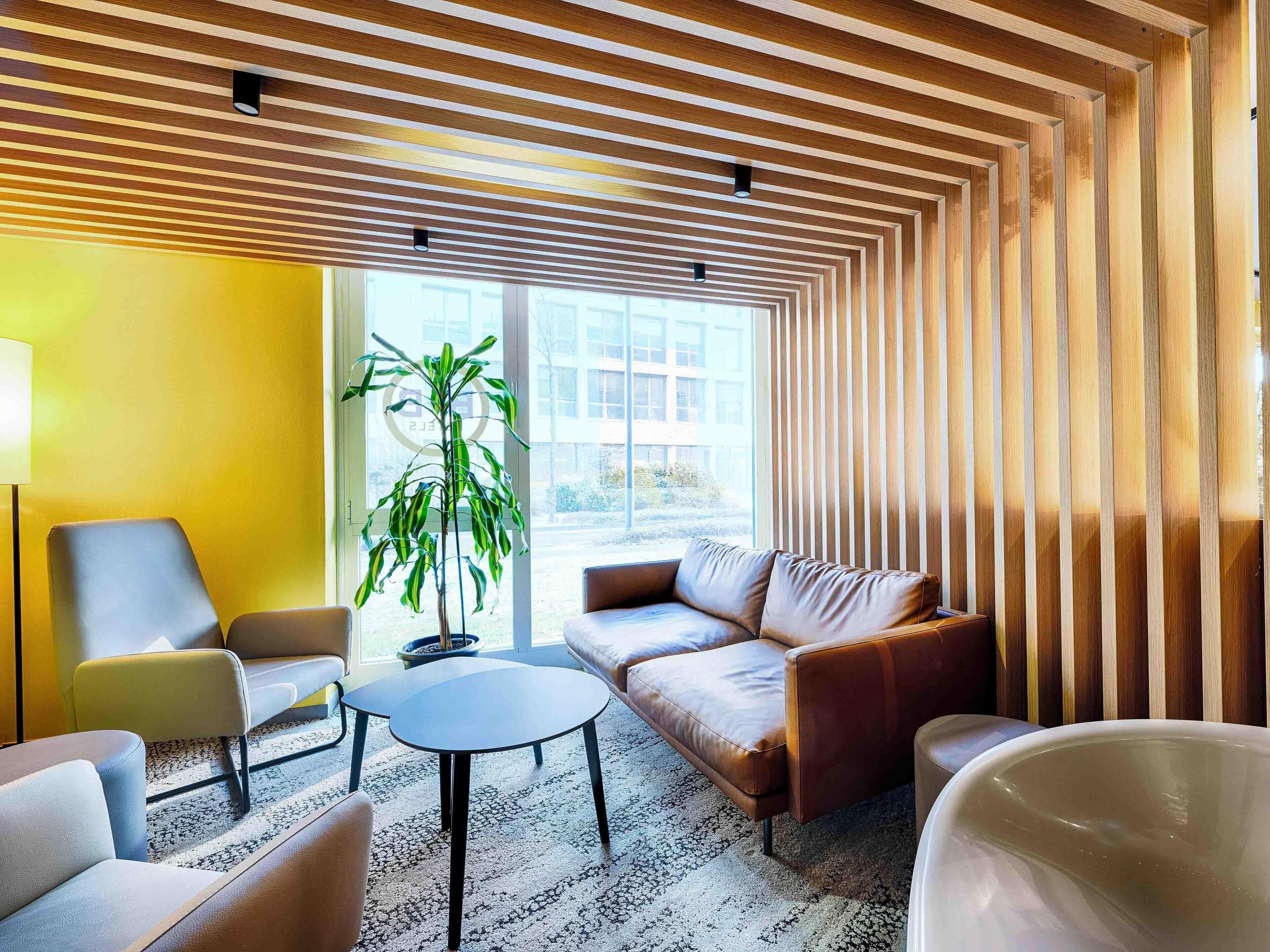 办公桌、隔音、免费 WiFi、床单