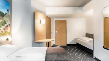 Chambre triple | 1 chambre, bureau, systĂšme dâinsonorisation, accĂšs au Wi-Fi (inclus)