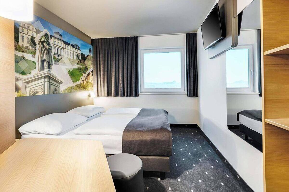 Double Room | Desk, soundproofing, WiFi (free), bed sheets