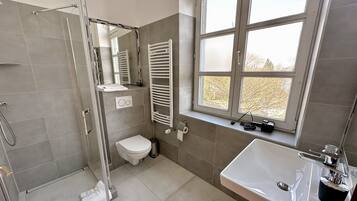 Economy Double or Twin Room, Private Bathroom | Bathroom