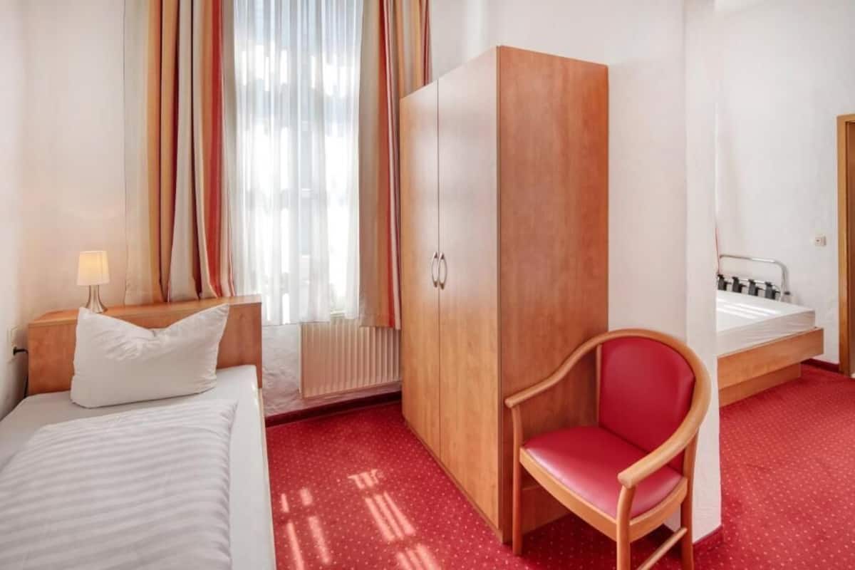 Economy driepersoonskamer, privébadkamer | 1 slaapkamer
