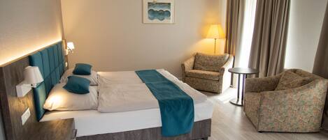 Hypo-allergenic bedding, minibar, desk, free WiFi