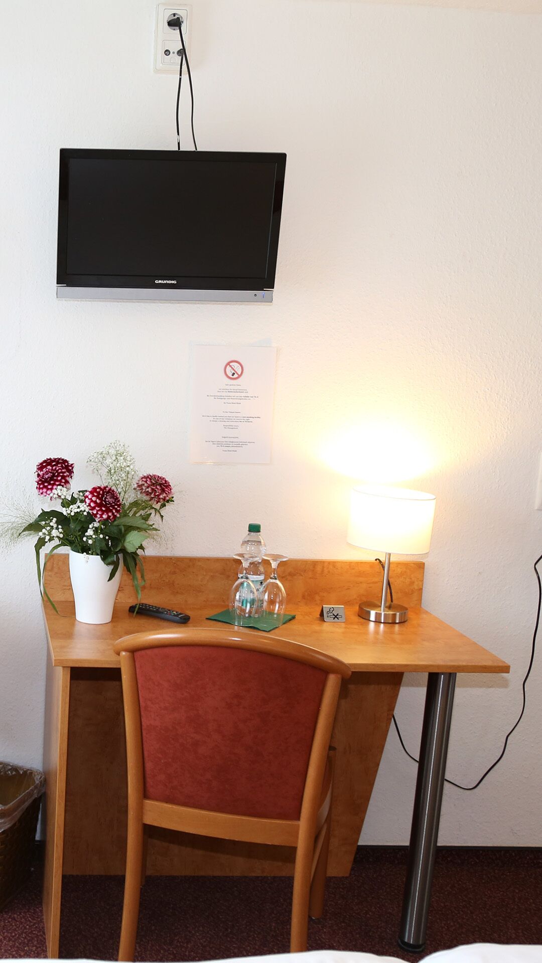 double room, shared bathroom (economy)