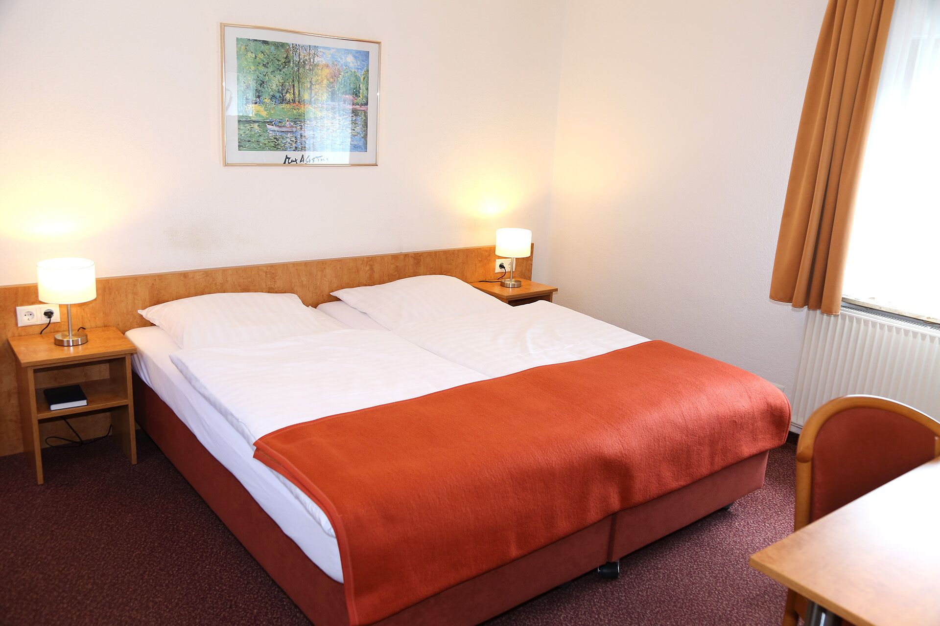 double room, shared bathroom (economy)