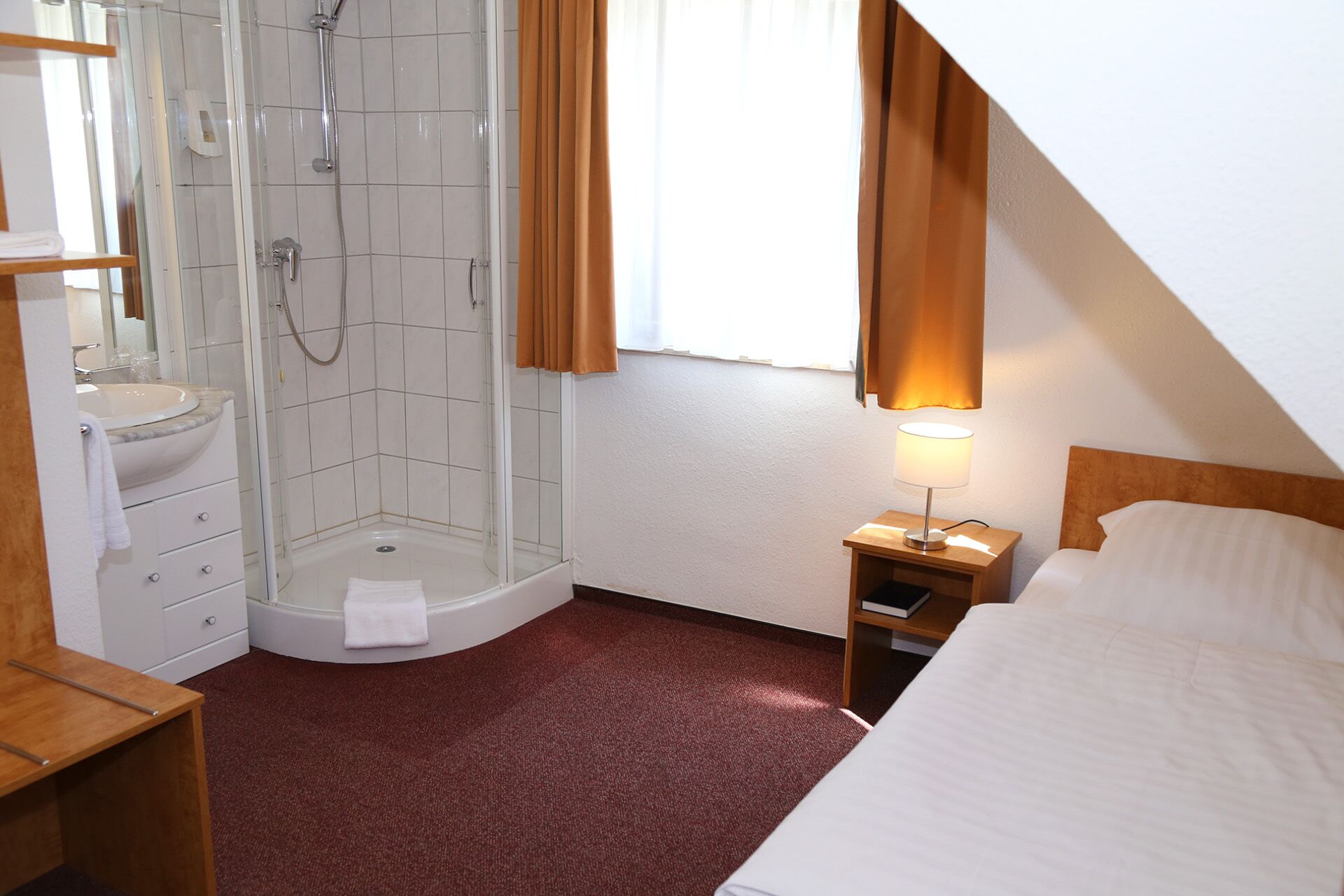 standard single room, private bathroom