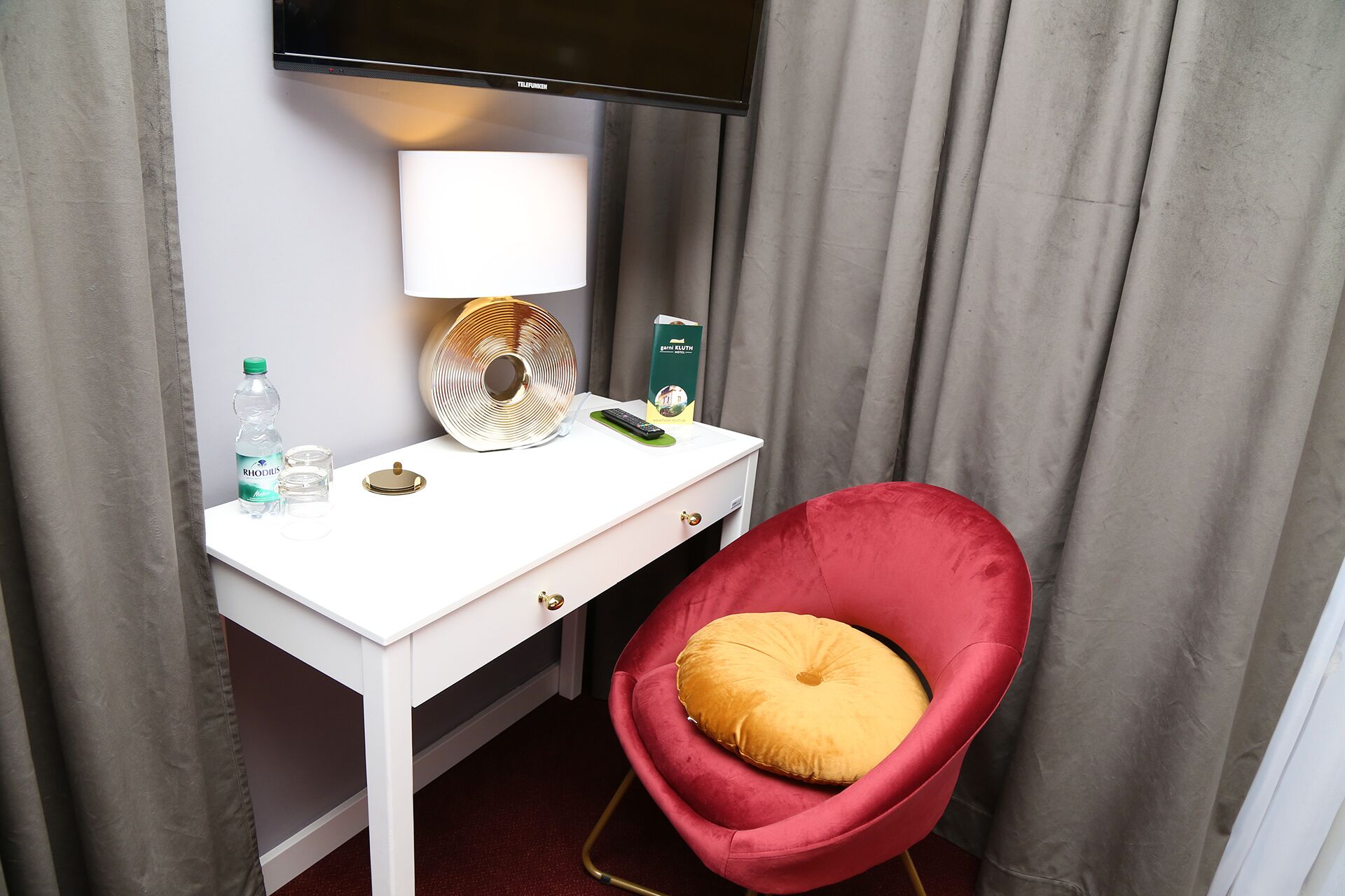 superior double room, private bathroom | room amenity