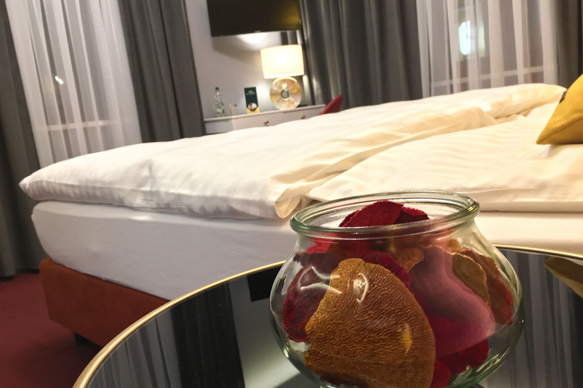 superior double room, private bathroom | room amenity