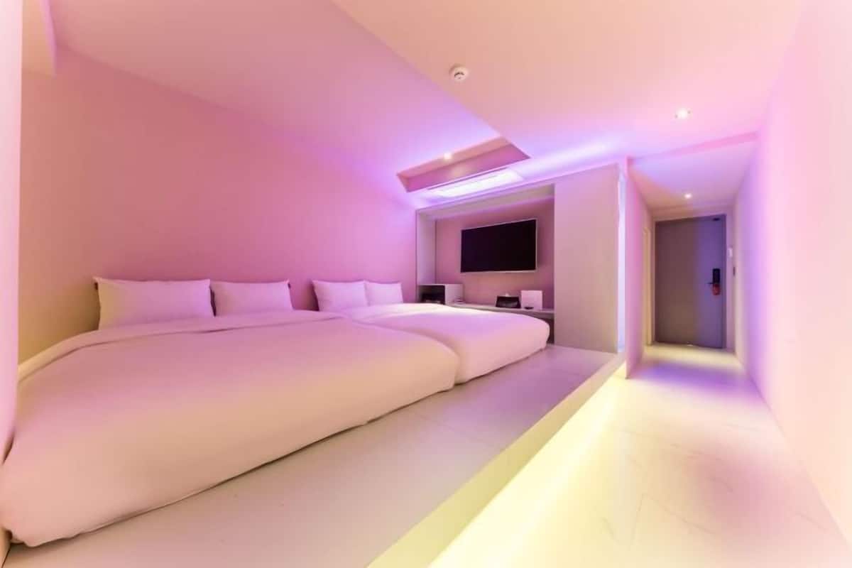 Free WiFi, bed sheets, wheelchair access