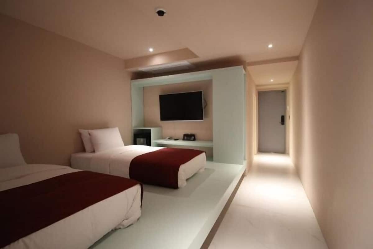 Free WiFi, bed sheets, wheelchair access