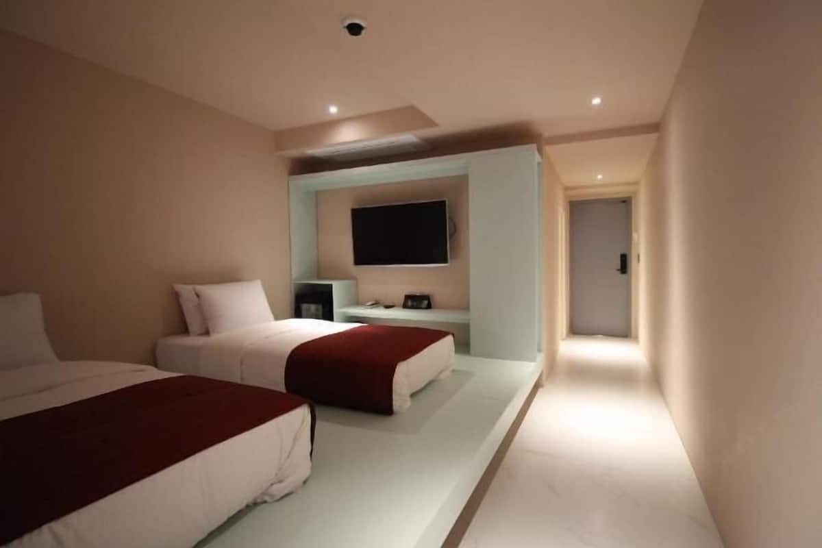 Free WiFi, bed sheets, wheelchair access