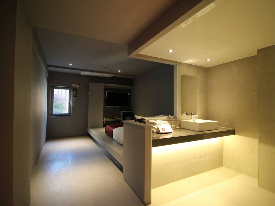 Dobbeltrom – deluxe | Wi-fi (inkludert), sengetøy og rullestolvennlig