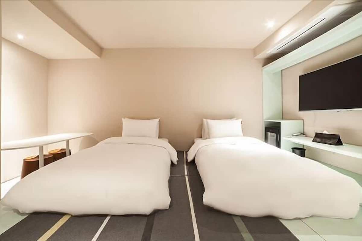 Free WiFi, bed sheets, wheelchair access