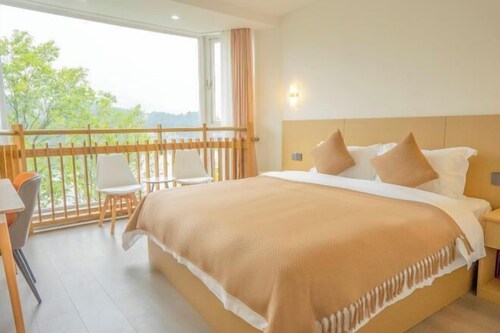 Longshuihu Youth Hostel