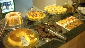 Breakfast buffet - Aquarius Hotel Flat Residence (Santa Cruz do Sul)