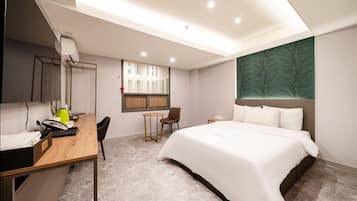 Cubrecamas, decoración personalizada, muebles diferentes y wifi gratis