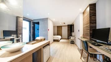 Suite Room - Terrace | Down comforters, individually decorated, individually furnished
