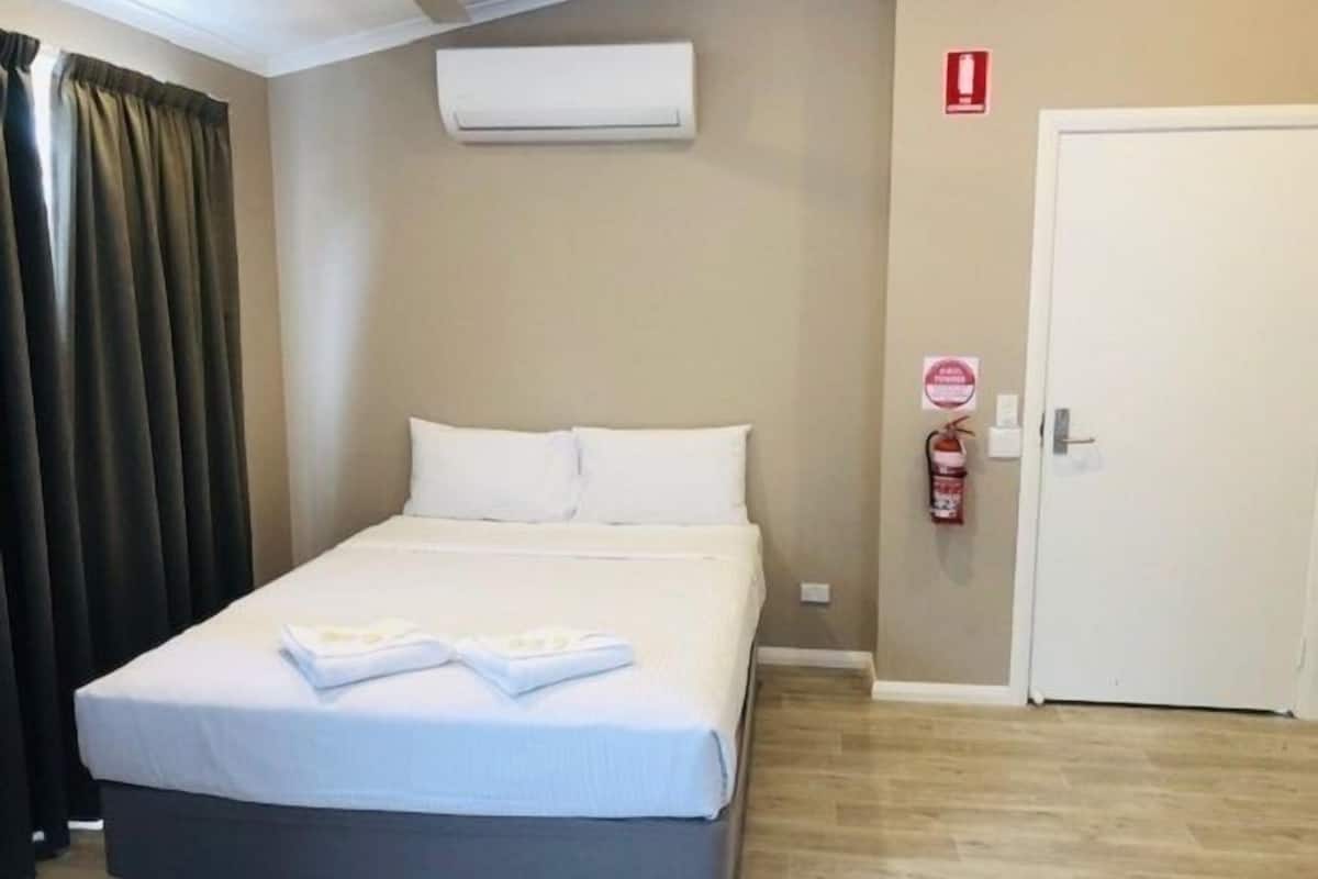 Monolocale Basic | Con arredamento individuale, ferro/asse da stiro, Wi-Fi gratuito