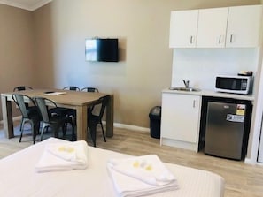 Individually furnished, iron/ironing board, free WiFi, bed sheets