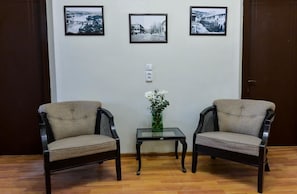 Lobby sitting area - Nana's Home (Kutaisi)