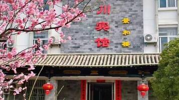 المنشأة من الخارج