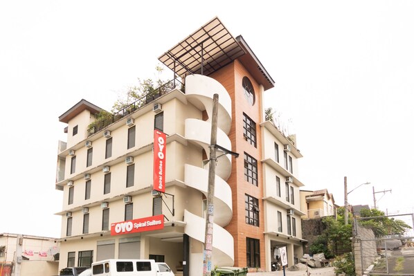 Exterior - OYO 108 Spiral Suites (Quezon City)