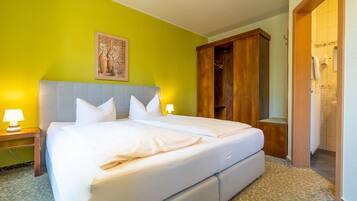 Double Room, Private Bathroom | 1 bedroom, WiFi