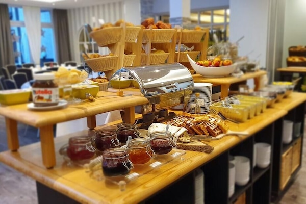 Daily buffet breakfast for a fee