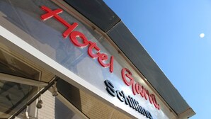 A hotel sign with the name "Hotel Grand" and "Schilling" visible. - Hotel Garni Schilling (Duisburg)