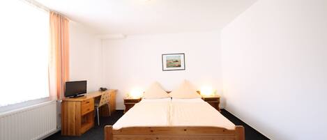 Doppelzimmer, Nichtraucher | Schreibtisch, kostenloses WLAN, Bettwäsche
