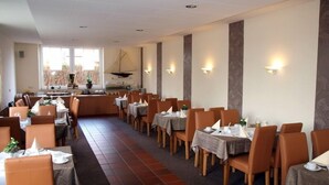Breakfast area - Hotel Graf Luckner (Papenburg)