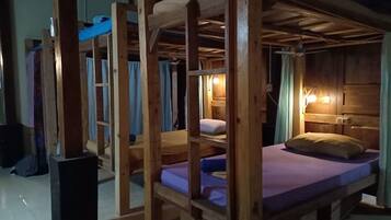 Dormitorio compartido básico, dormitorio mixto | 1 habitación, sábanas italianas Frette y ropa de cama de alta calidad