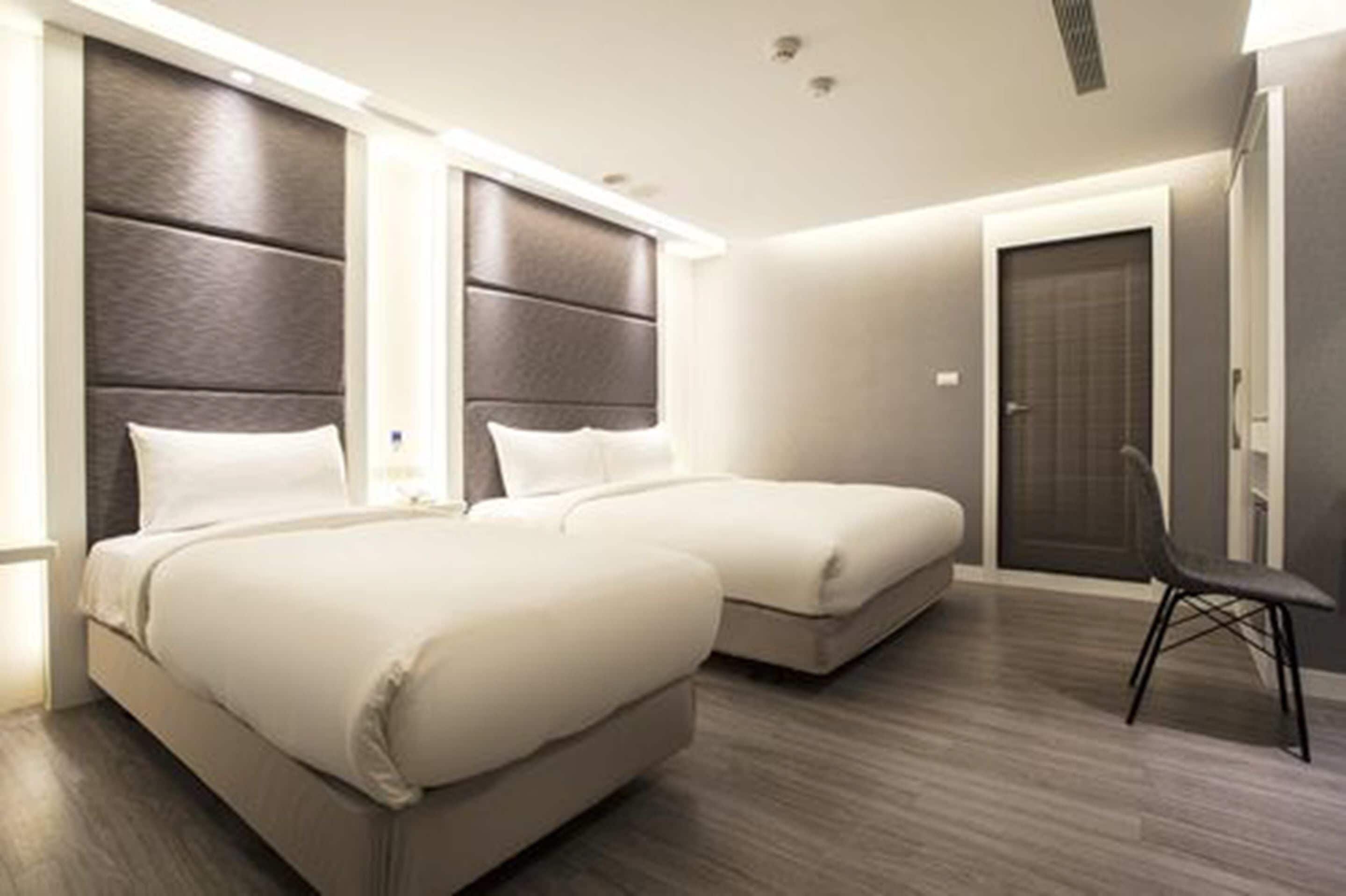 Triple Room | In-room safe, desk, soundproofing, iron/ironing board