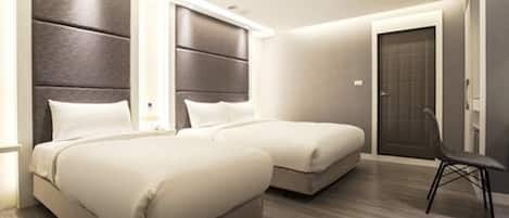 Triple Room | In-room safe, desk, soundproofing, iron/ironing board