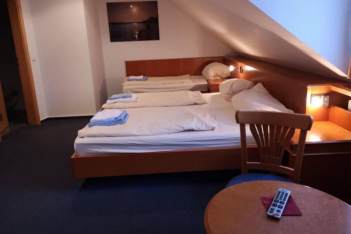 Triple Room | Desk, iron/ironing board, free cots/infant beds, bed sheets