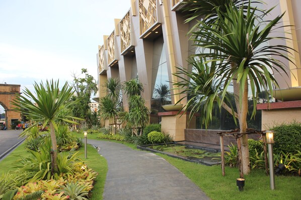 Garden - Holiday Palace (Ou Chrov)