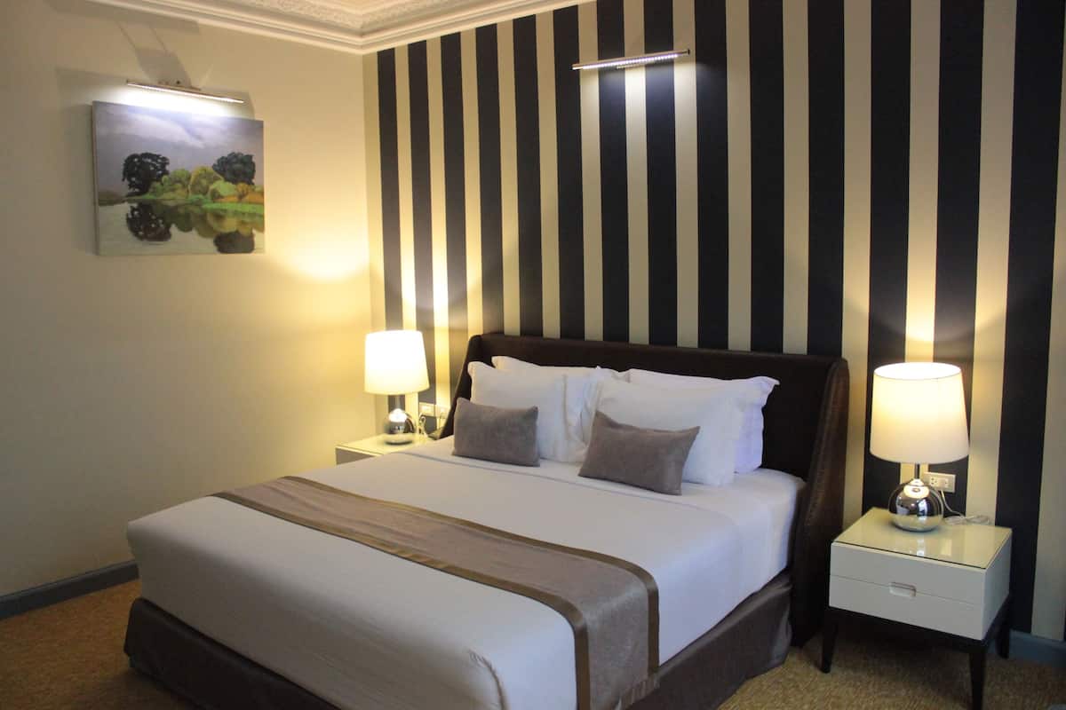 Deluxe Double Room, Smoking