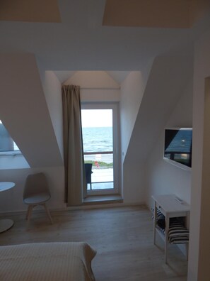 Hypo-allergenic bedding, iron/ironing board, cribs/infant beds - Strandhotel Lodge am Meer (Gluecksburg)