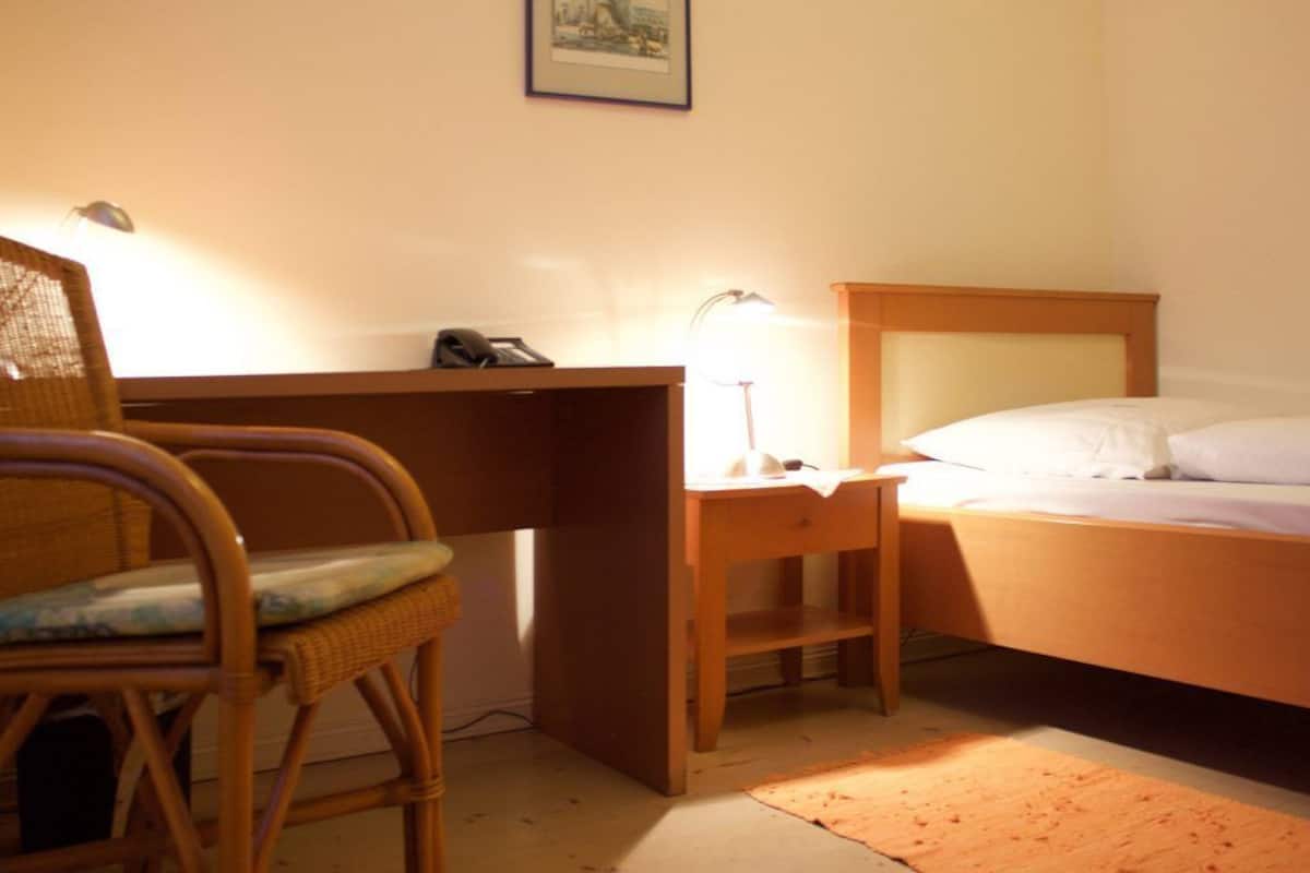 single room, 1 single bed | desk, free wifi