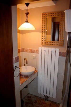 Shower, hair dryer, towels - Mcmüllers Brauereigasthof (Linnich)