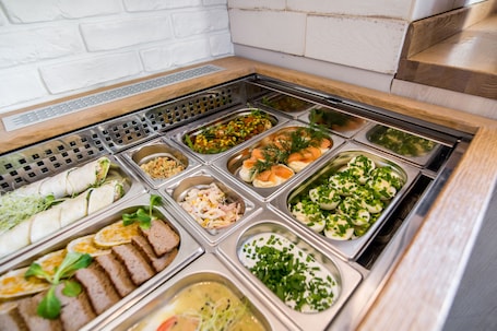 Desayuno buffet incluido todos los días . Hotel Walewscy