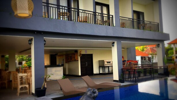 Front of property - Dina Cottage Ubud (Ubud)