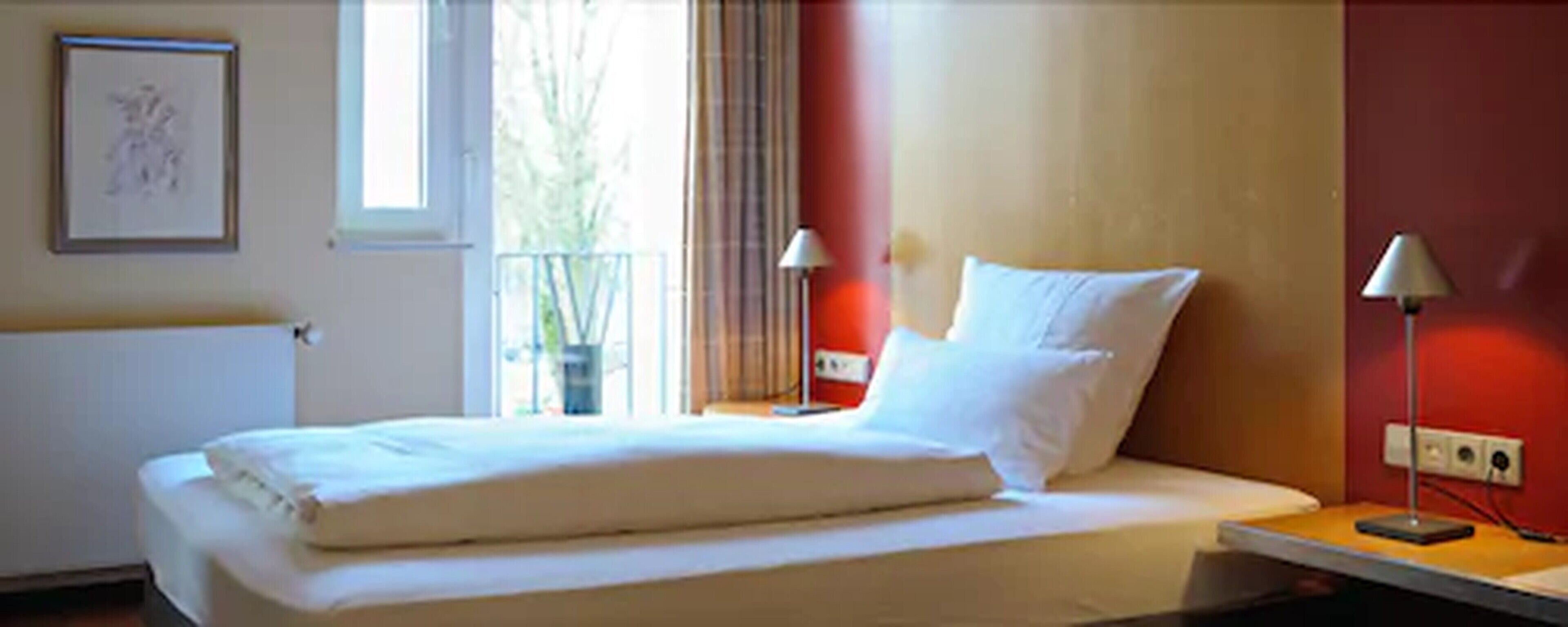 hypo-allergenic bedding, desk, free wifi, bed sheets