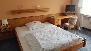 Single Room (external bathroom)
