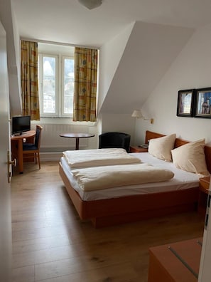 Room - Hotel Vier Jahreszeiten (Heidelberg)