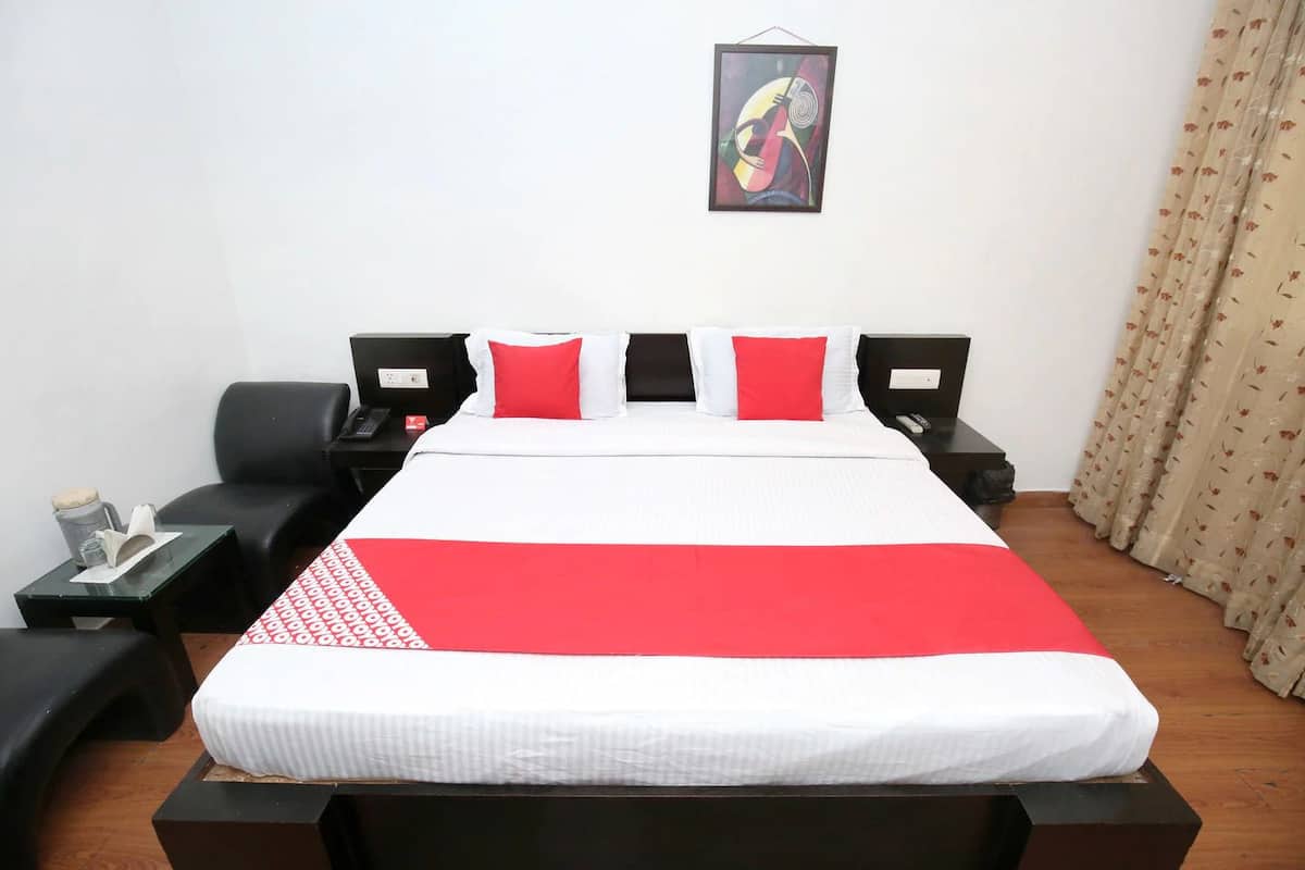 Deluxe Double Room, 1 Double Bed, Non Smoking, City View | Premium bedding, blackout drapes, soundproofing, free WiFi